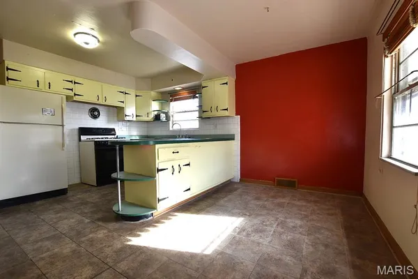 $330,000 | 5642 Wilson Avenue, St. Louis, MO 63110