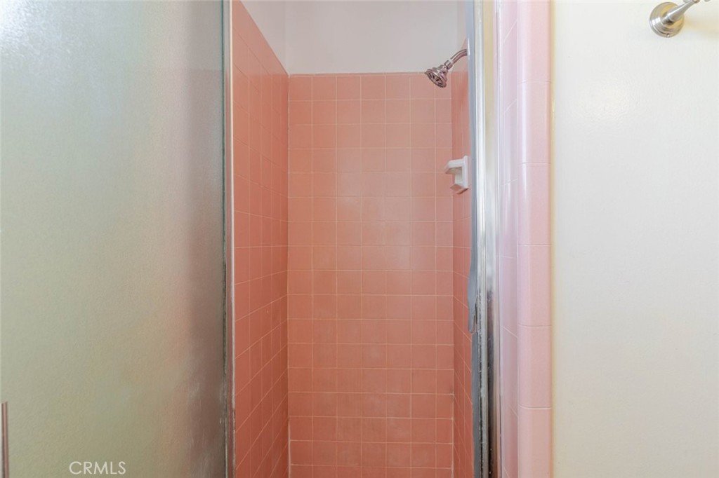 4012 West 133rd Street, Unit 8 Hawthorne, CA 90250 - Photo 16 of 20 a bathroom with a shower
