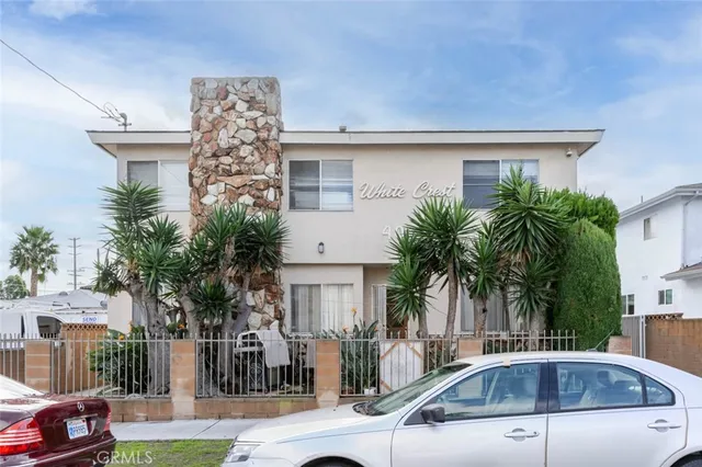 $2,885 | 4012 West 133rd Street, Unit 8, Hawthorne, CA 90250