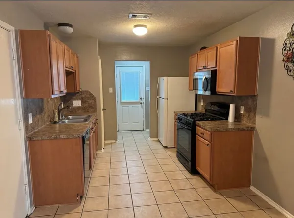 $1,850 | 10906 View Pointe Lane, Houston, TX 77034