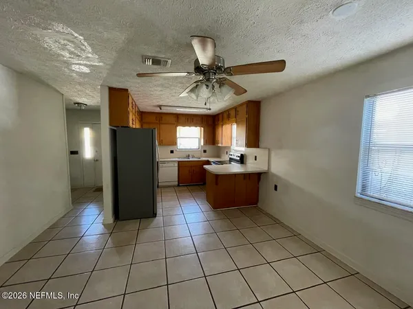 $2,600 | 231 Hopkins Street, Neptune Beach, FL 32266