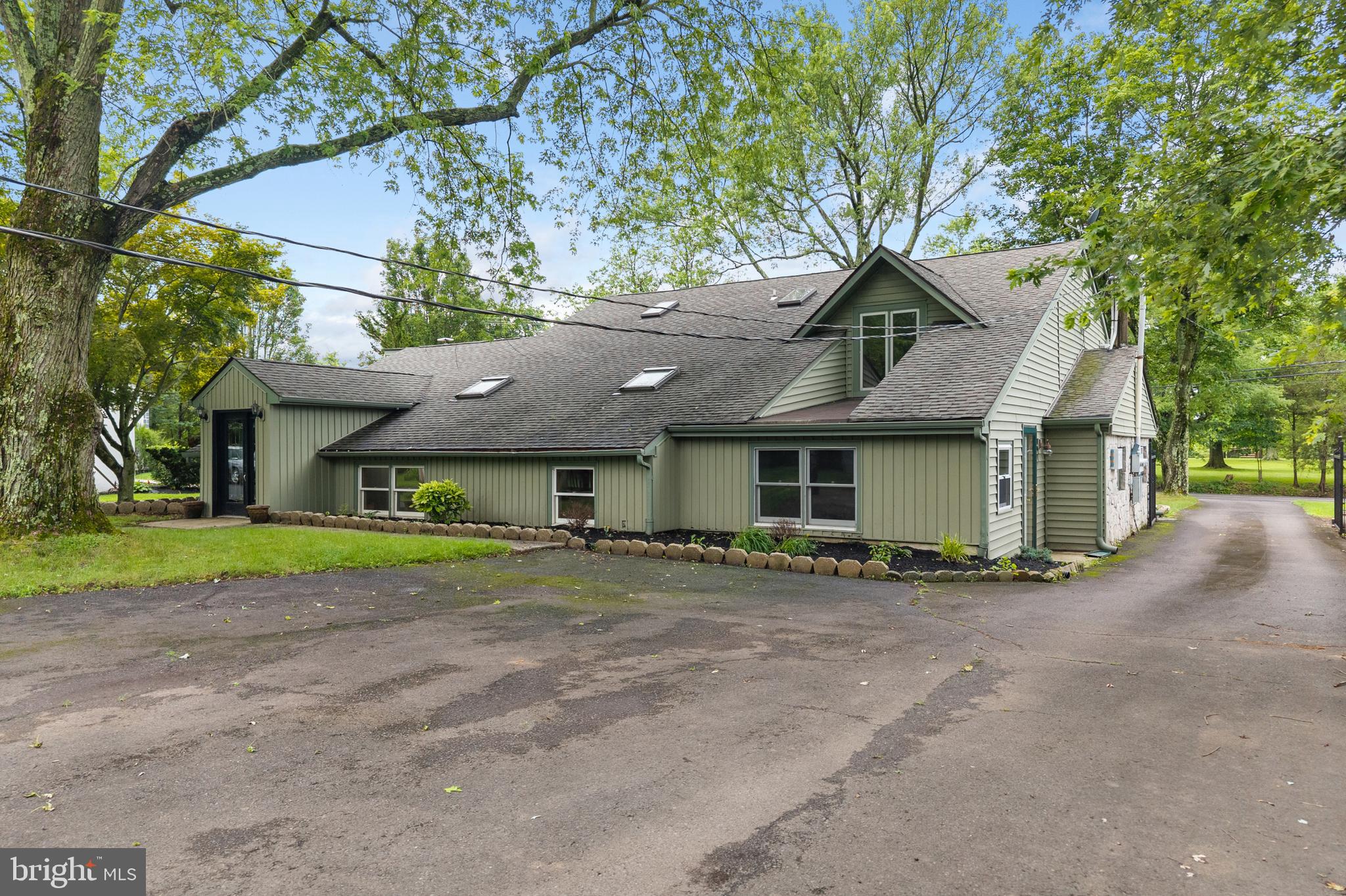 2965 Upper Ridge Road Pennsburg, PA 18073 - Photo 3 of 78