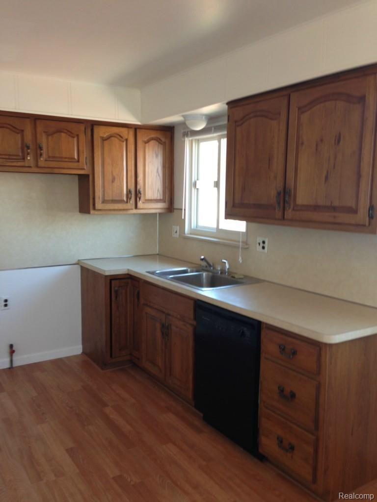 13614 Beech Daly Road Taylor, MI 48180 - Photo 3 of 10 011ec01ee0548a93bc84ac39cba2edbd5c86c2e05e.jpg
