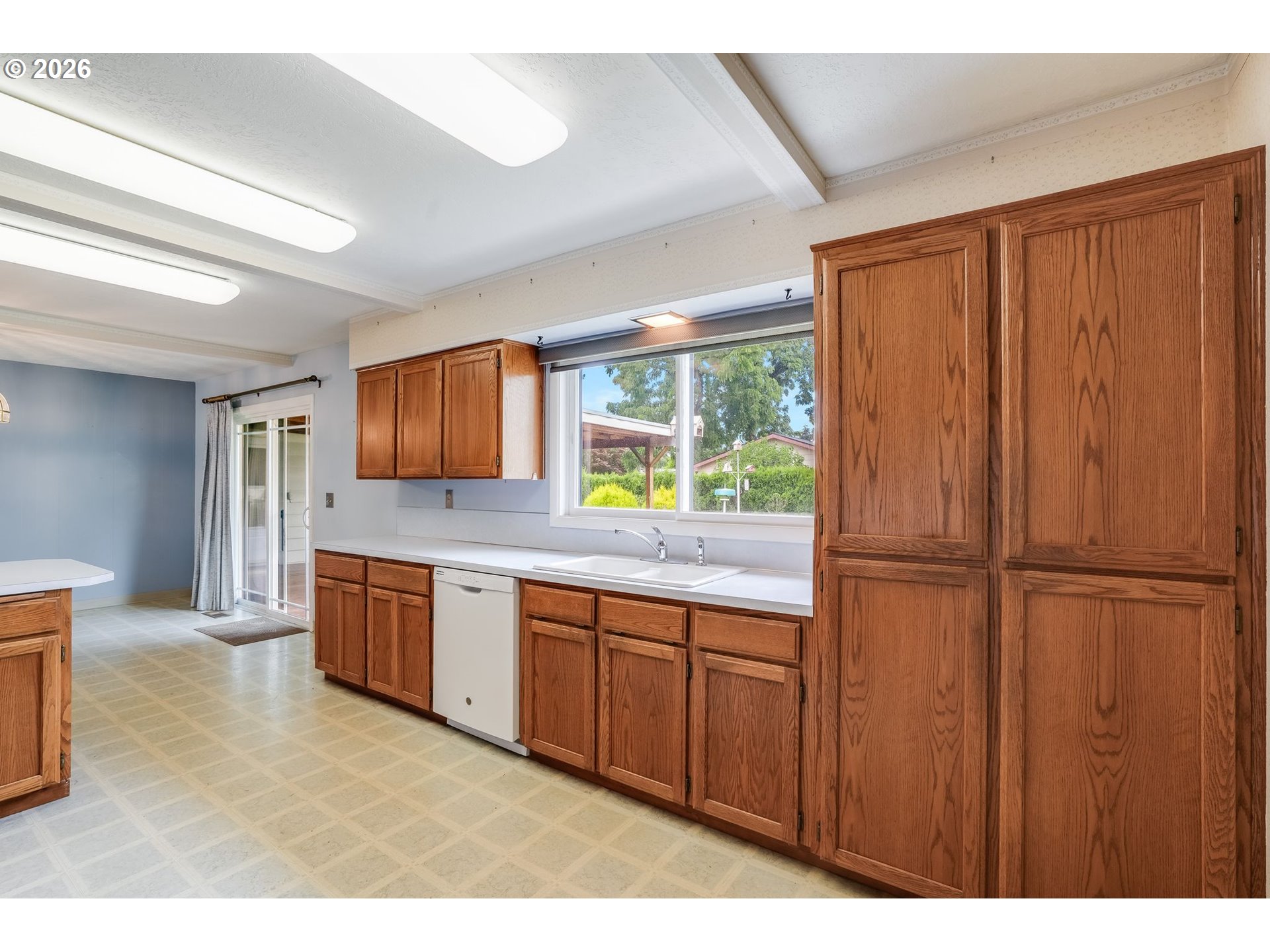 2537 B Street Hubbard, OR 97032 - Photo 17 of 43 Kitchen