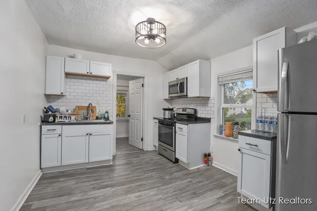 $289,900 | 29 Sutton Street Southwest, Grand Rapids, MI 49507