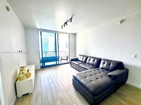 $4,650 | 999 Southwest 1st Avenue, Unit 1807, Miami, FL 33130