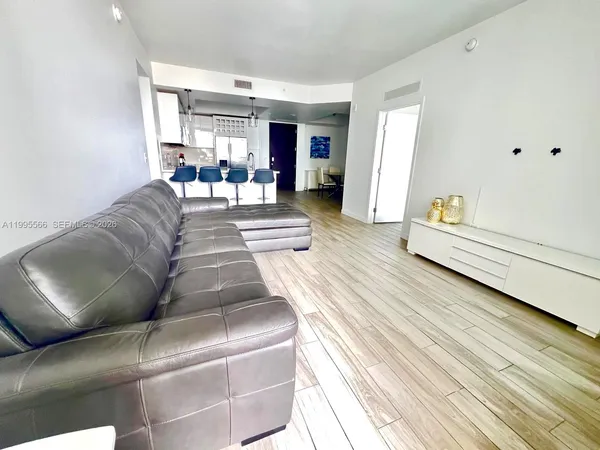 $4,650 | 999 Southwest 1st Avenue, Unit 1807, Miami, FL 33130