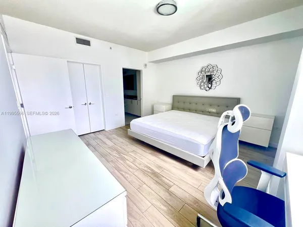 $4,650 | 999 Southwest 1st Avenue, Unit 1807, Miami, FL 33130