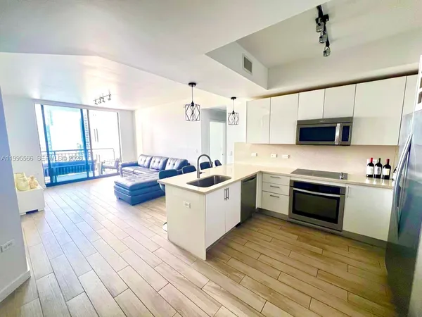 $4,650 | 999 Southwest 1st Avenue, Unit 1807, Miami, FL 33130