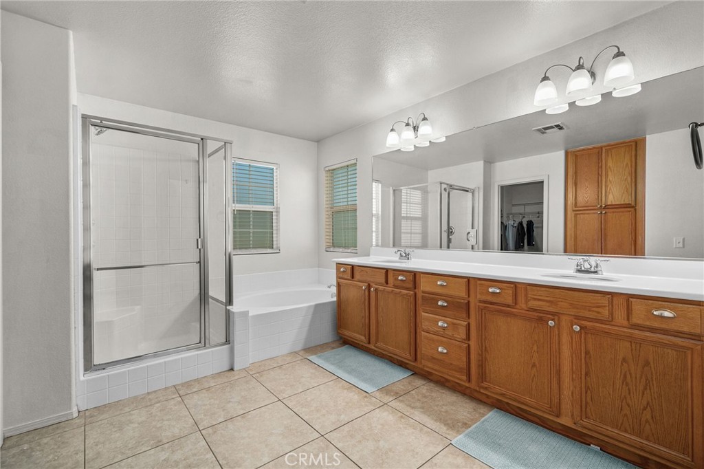 33934 Lily Road Yucaipa, CA 92399 - Photo 27 of 47 Primary Bathroom