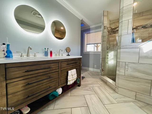 $769,900 | 220 Pleasant Hill Road, Chuckey, TN 37641