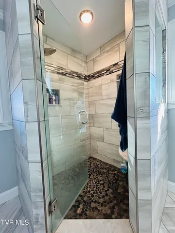 $769,900 | 220 Pleasant Hill Road, Chuckey, TN 37641