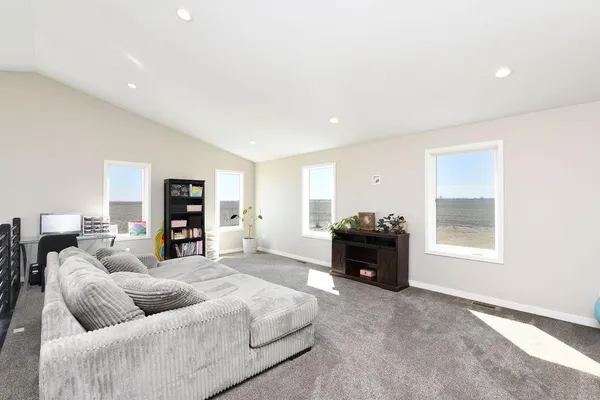 $649,900 | 16335 55th Street Southeast, Kindred, ND 58051