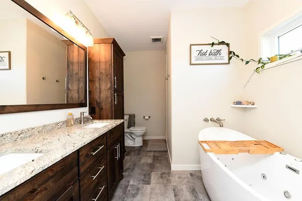 $649,900 | 16335 55th Street Southeast, Kindred, ND 58051