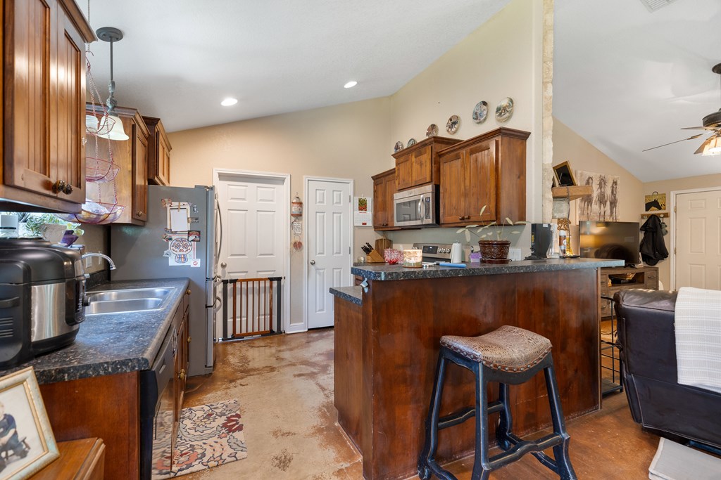 126 East Madrone Ridge Comfort, TX 78013 - Photo 13 of 49 Gallery Image 13