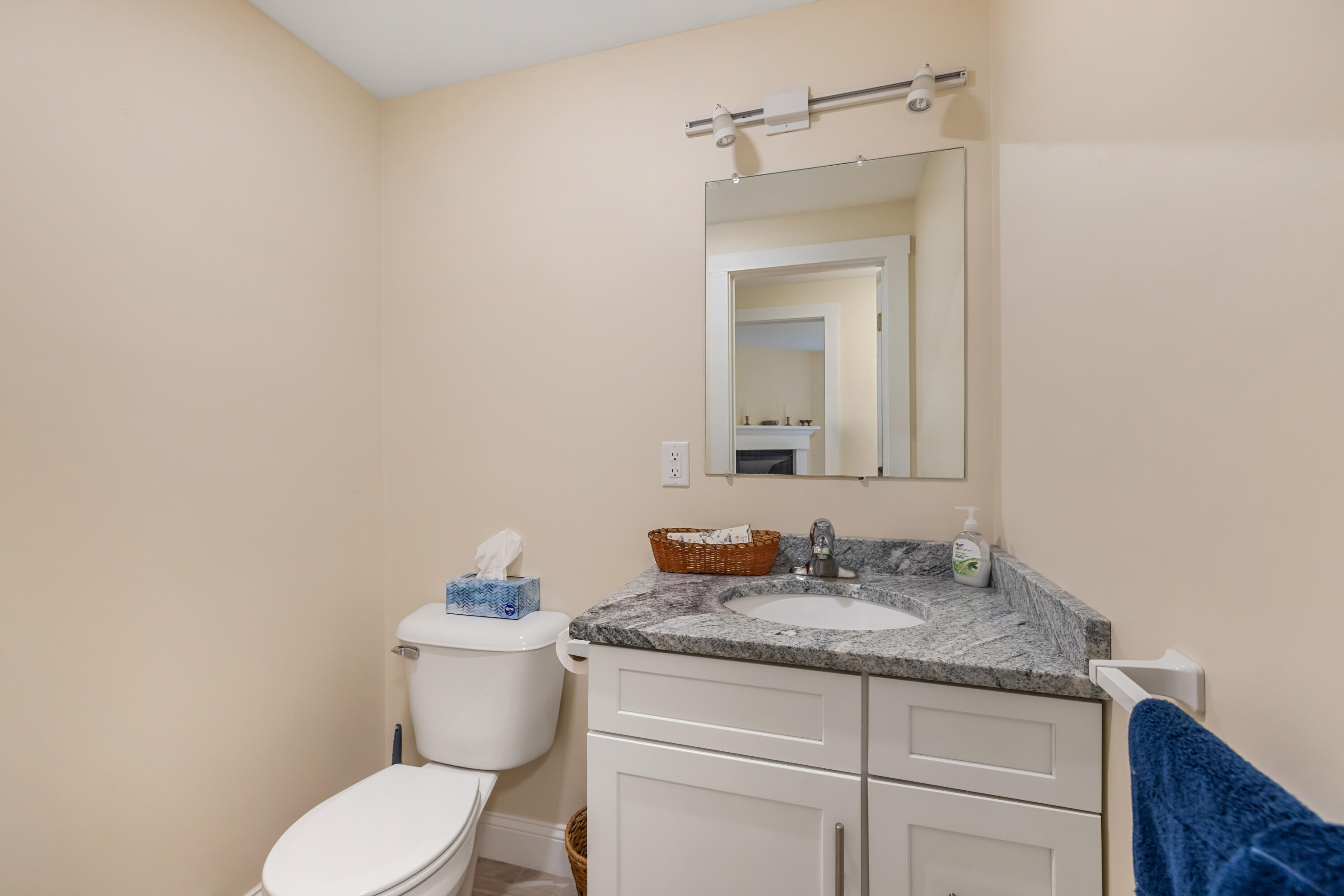 20 Maguire Road Kennebunk, ME 04043 - Photo 26 of 46 1/2 bath near back entry