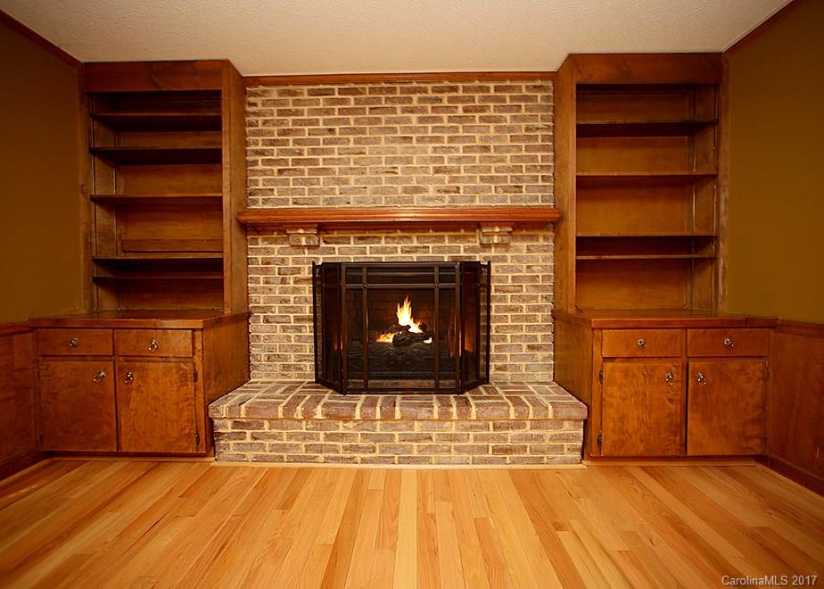 124 Friendfield Drive, Unit 10 Fort Mill, SC 29715 - Photo 4 of 24 a living room with a fireplace