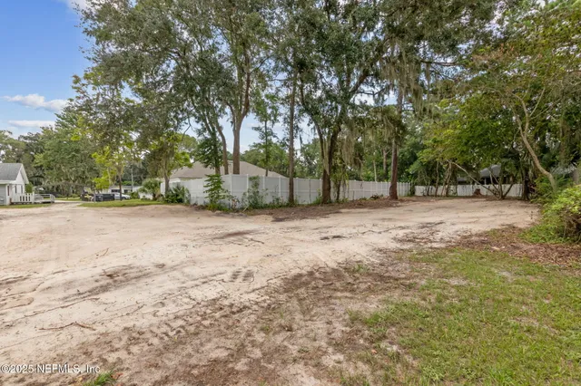 a view of a yard with a tree