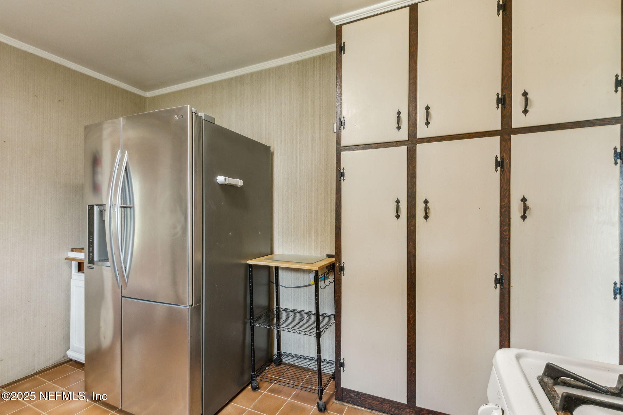 2753 Amelia Road Fernandina Beach, FL 32034 - Photo 10 of 40 a view of a refrigerator a mirror