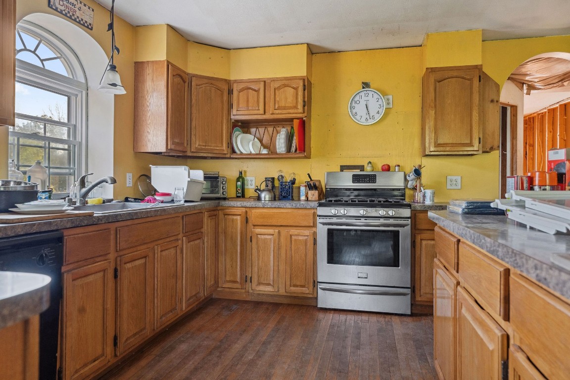 297 Springer Road Binghamton, NY 13904 - Photo 3 of 49