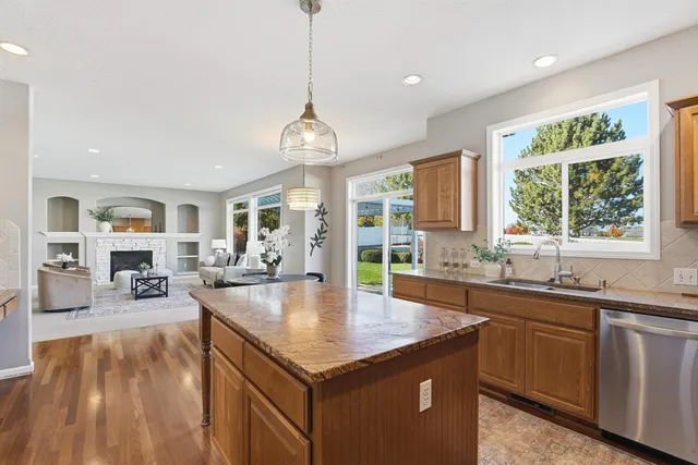 $899,000 | 17211 East Rosemont Lane, Greenacres, WA 99016