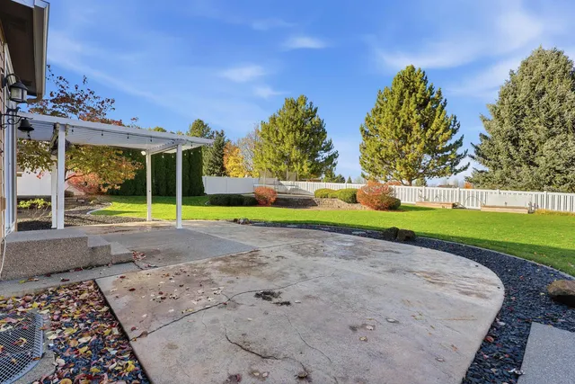 $899,000 | 17211 East Rosemont Lane, Greenacres, WA 99016