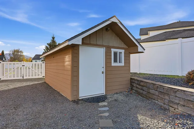 $899,000 | 17211 East Rosemont Lane, Greenacres, WA 99016