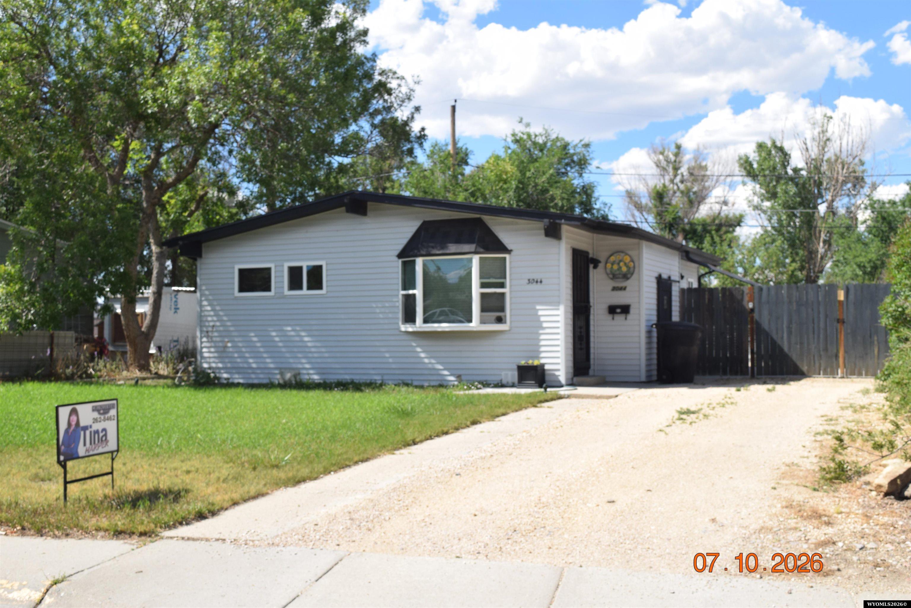 3044 Indiana Avenue Casper, WY 82609 - Photo 3 of 27