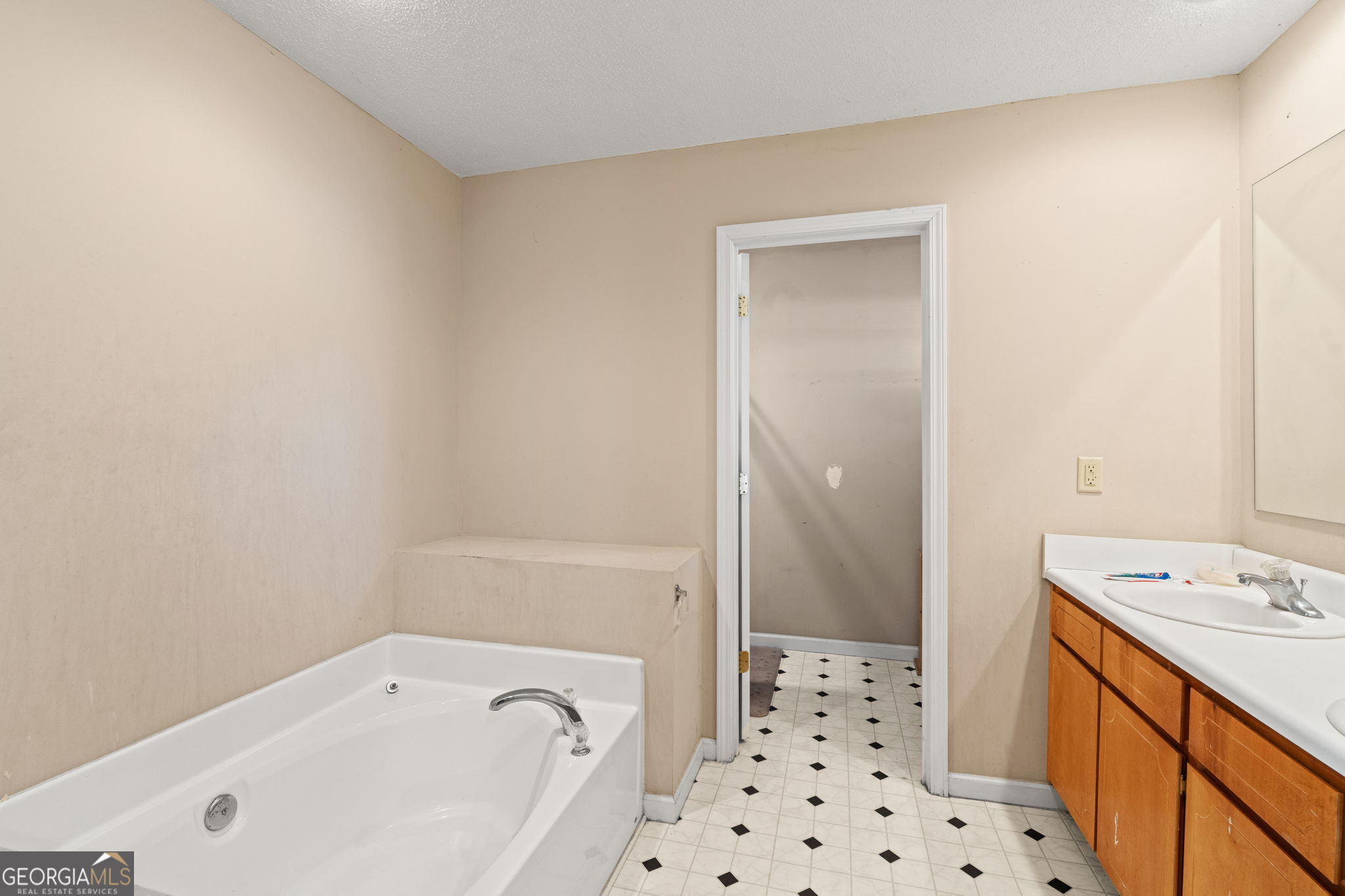 1525 Taylors Mill Road Fort Valley, GA 31030 - Photo 21 of 26 a bathroom with a bathtub and a sink