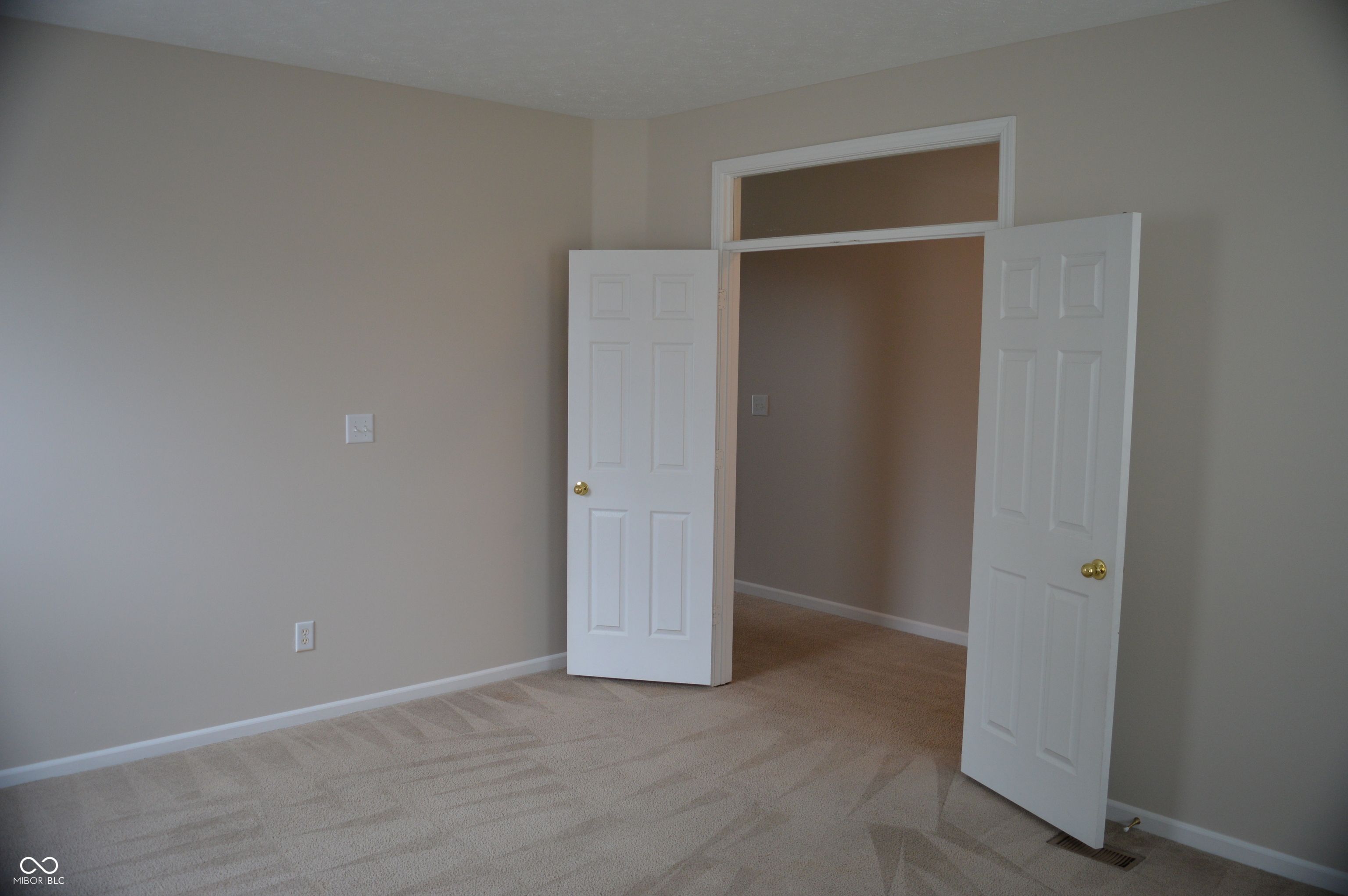 11330 Candice Drive Fishers, IN 46038 - Photo 3 of 37