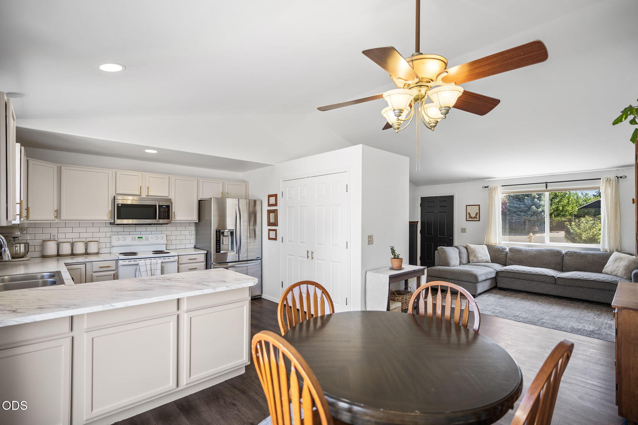 1215 Southwest 32nd Court Redmond, OR 97756 - Photo 13 of 29