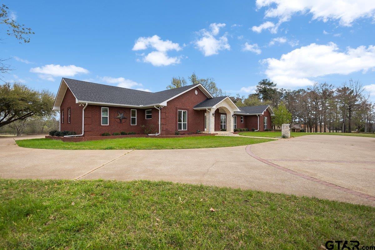 1609 Old Nacogdoches Road Henderson, TX 75654 - Photo 3 of 48