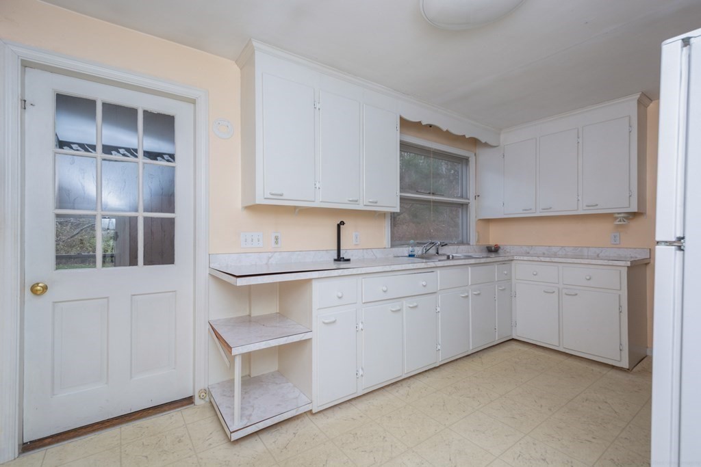 117 Malden Street Worcester, MA 01606 - Photo 12 of 25