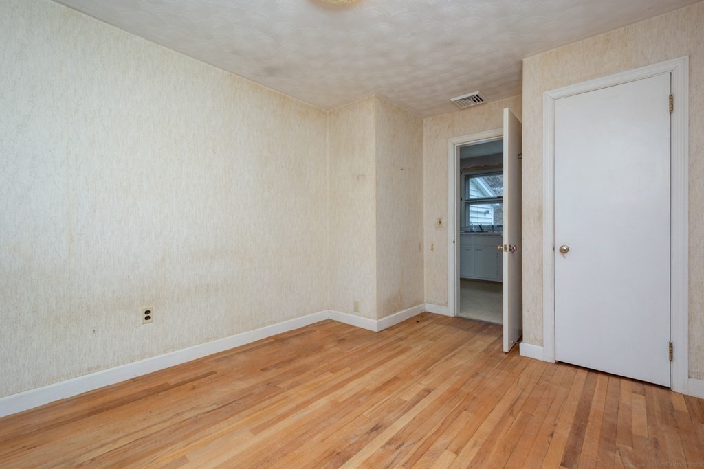 117 Malden Street Worcester, MA 01606 - Photo 16 of 25