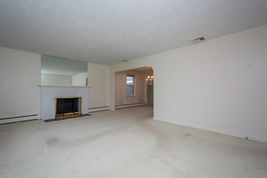117 Malden Street Worcester, MA 01606 - Photo 4 of 25
