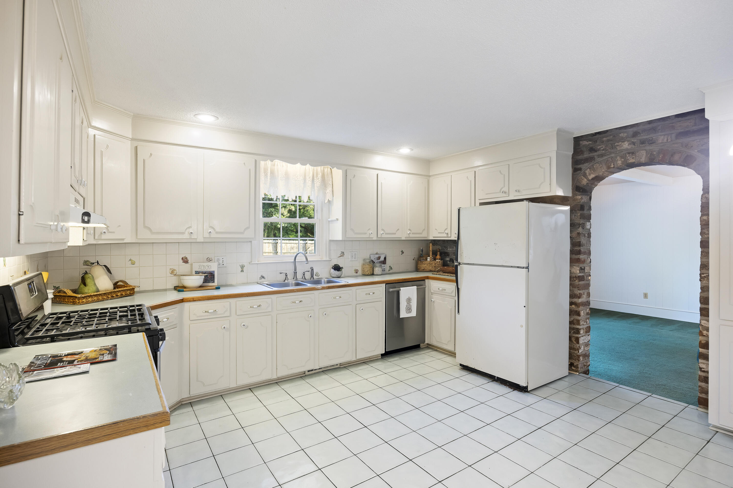 1549 Burningtree Road Charleston, SC 29412 - Photo 25 of 53 243A2085