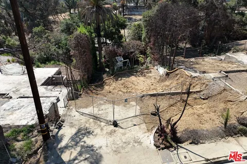 a view of a backyard of the house