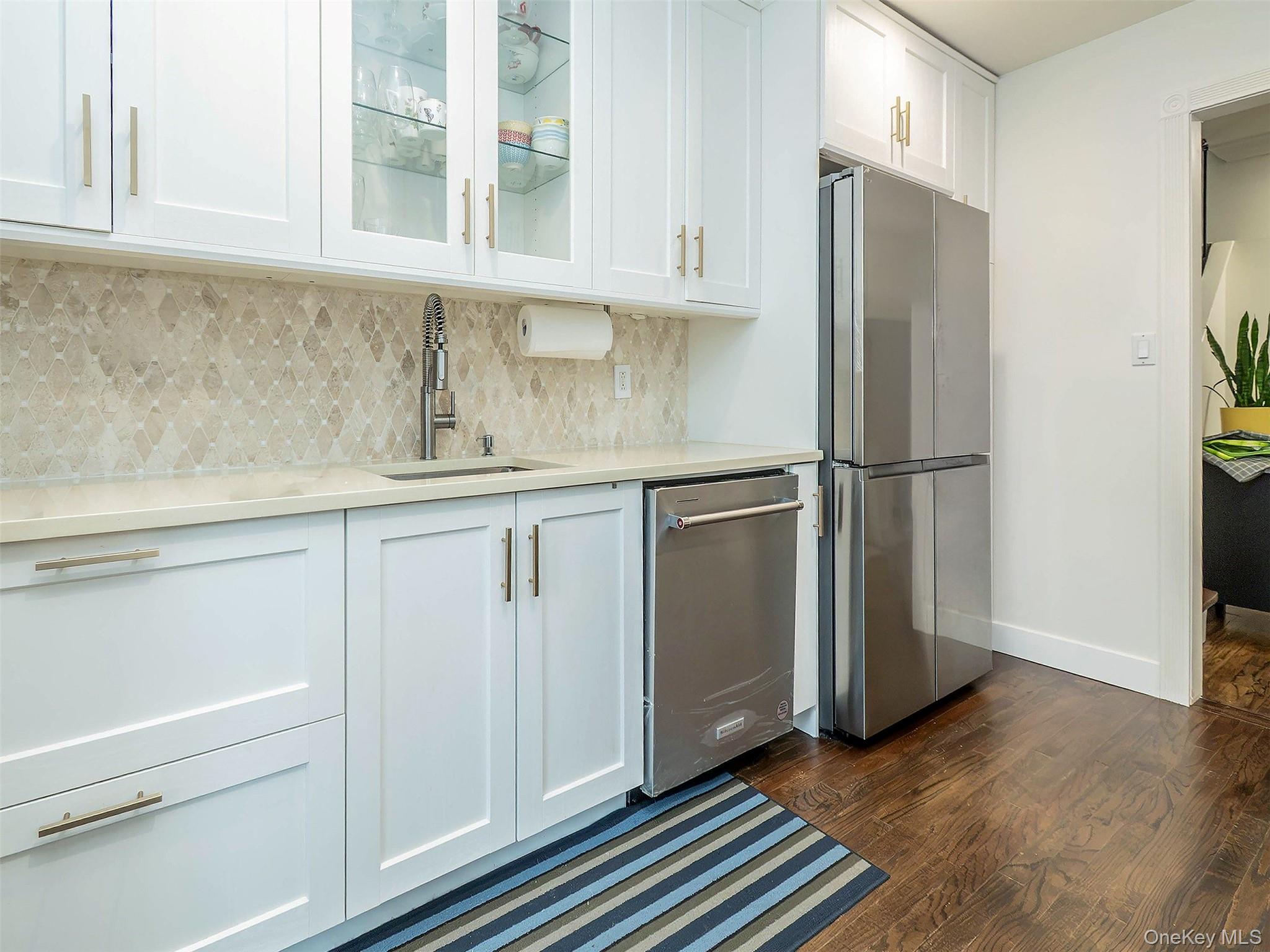 37 Dunwood Road, Unit B Port Washington, NY 11050 - Photo 6 of 27
