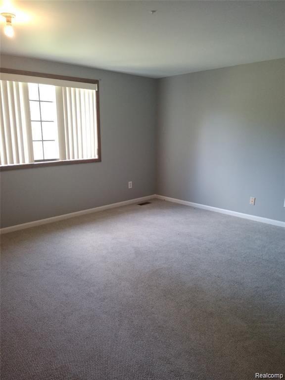 2430 Hiller Road West Bloomfield, MI 48324 - Photo 20 of 22 20.jpg