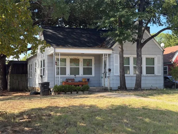 $235,000 | 2744 Honeysuckle Avenue, Fort Worth, TX 76111