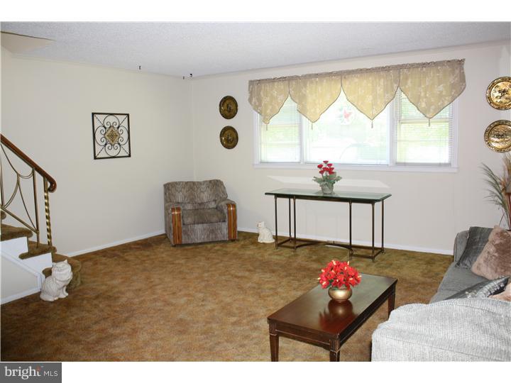 7409 Hill Road Philadelphia, PA 19128 - Photo 2 of 12 Gallery Image 2