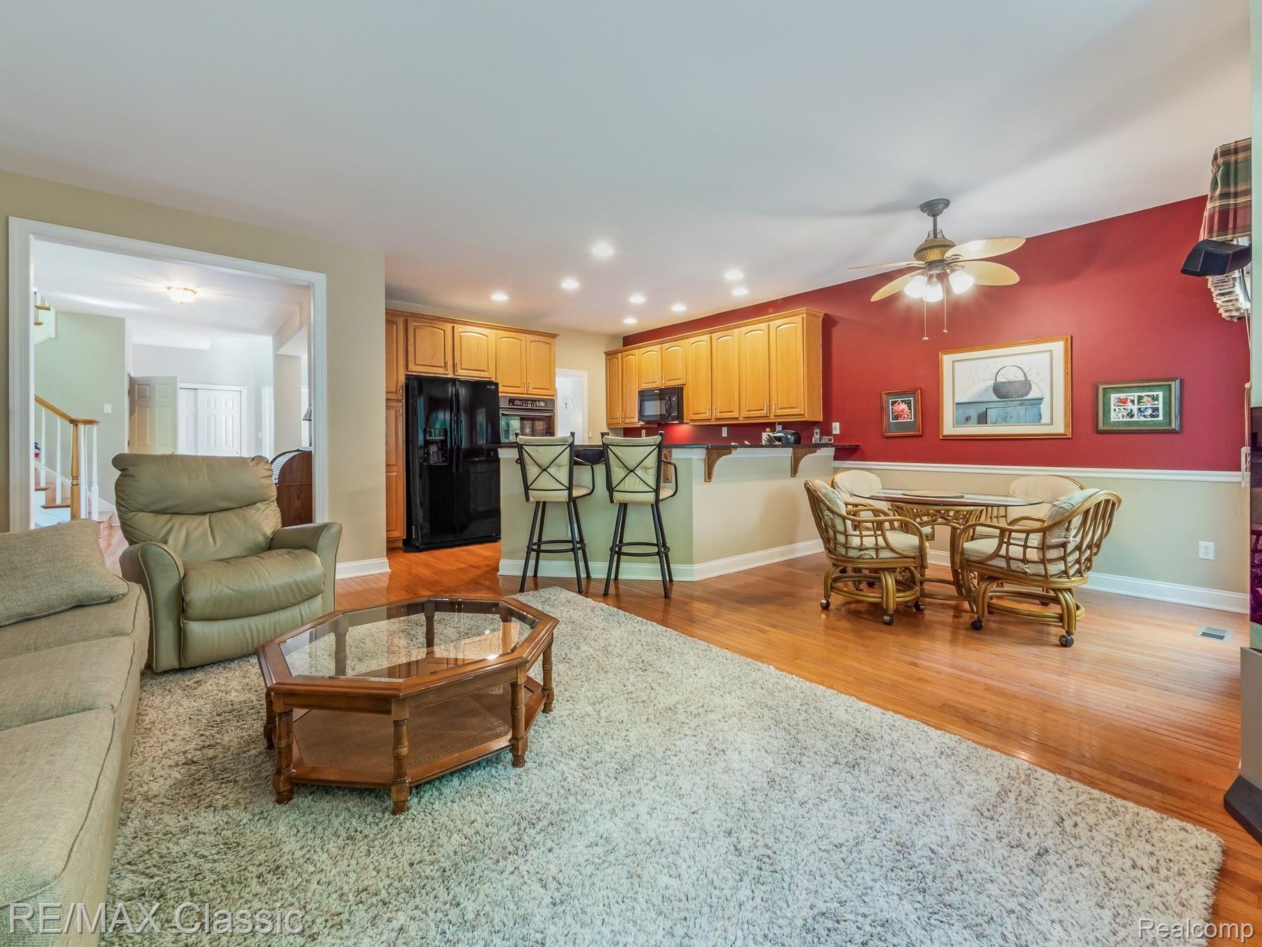 24936 Reeds Pointe Drive, Unit 43 Novi, MI 48374 - Photo 10 of 42 Family Room, Kitchen & Breakfast Nook