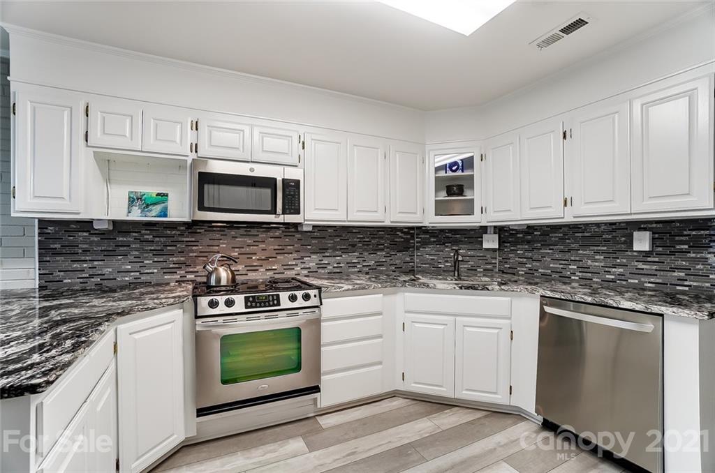 2015 Weddington Road Matthews, NC 28105 - Photo 16 of 47 Gallery Image 16