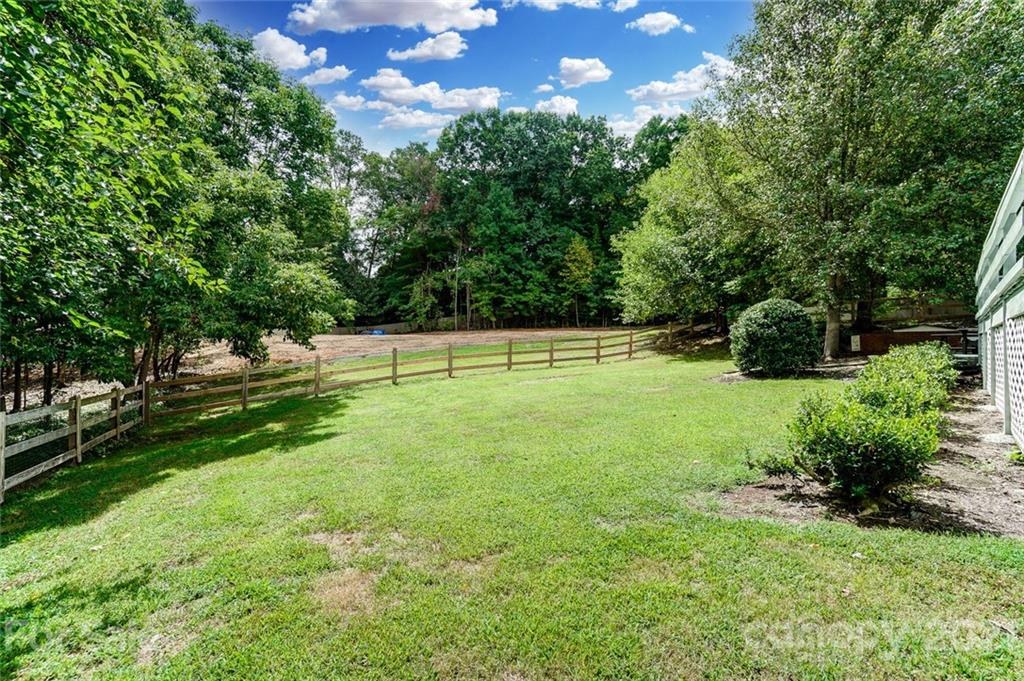 2015 Weddington Road Matthews, NC 28105 - Photo 43 of 47 Gallery Image 43