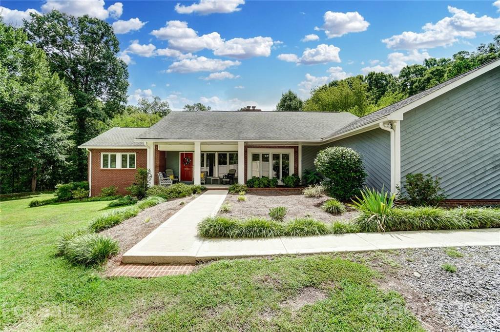 2015 Weddington Road Matthews, NC 28105 - Photo 6 of 47 Gallery Image 6