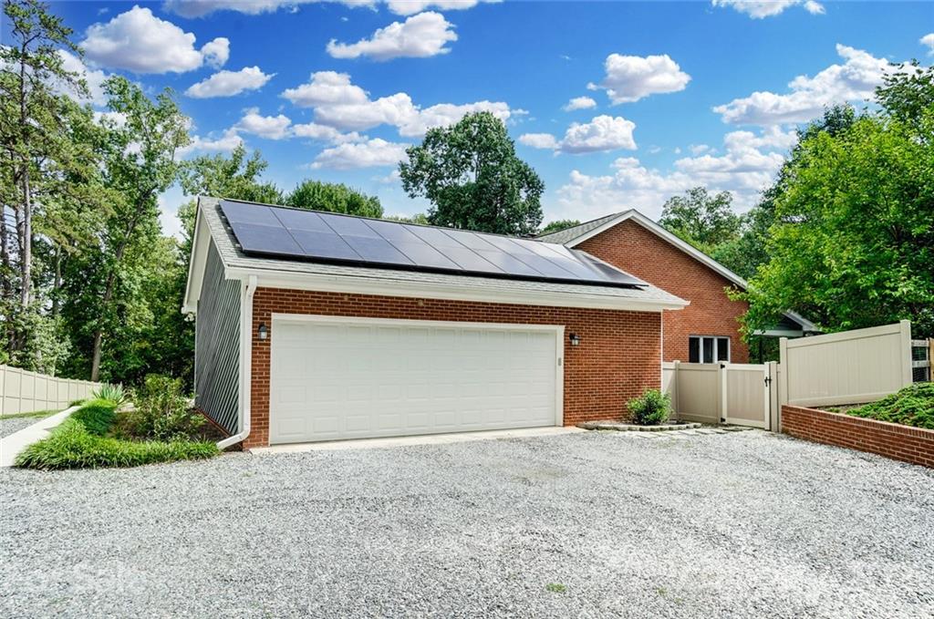 2015 Weddington Road Matthews, NC 28105 - Photo 8 of 47 Gallery Image 8