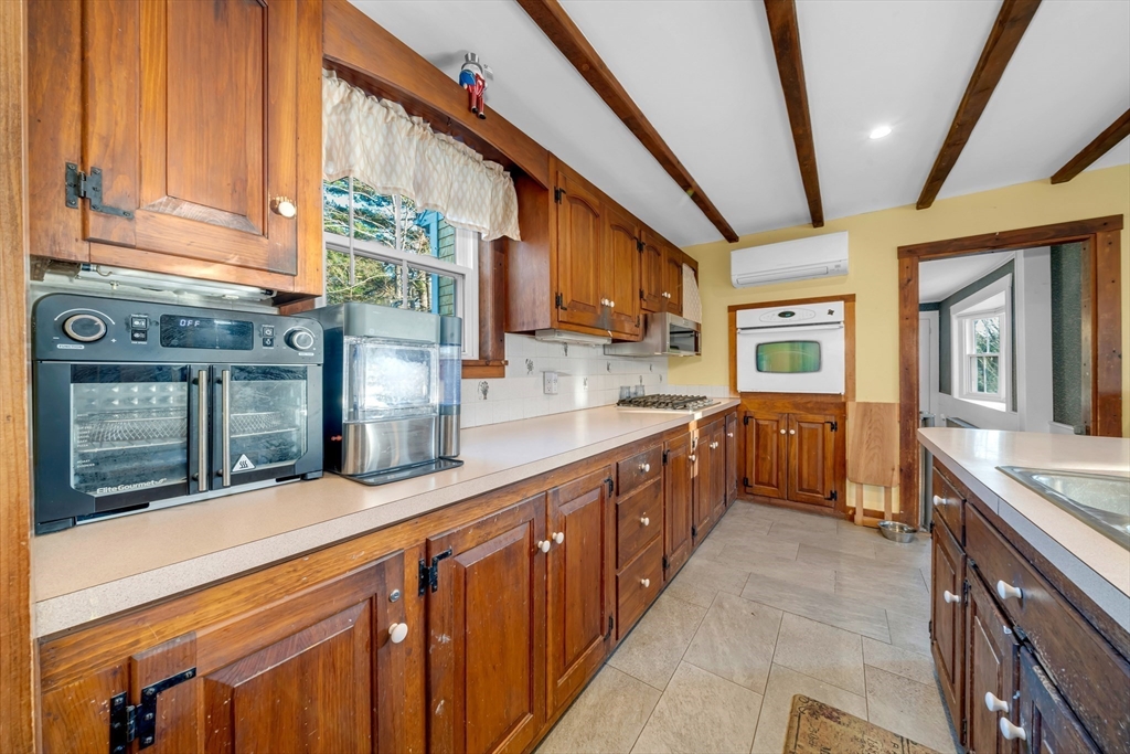 63 South Hampton Road Amesbury, MA 01913 - Photo 14 of 39