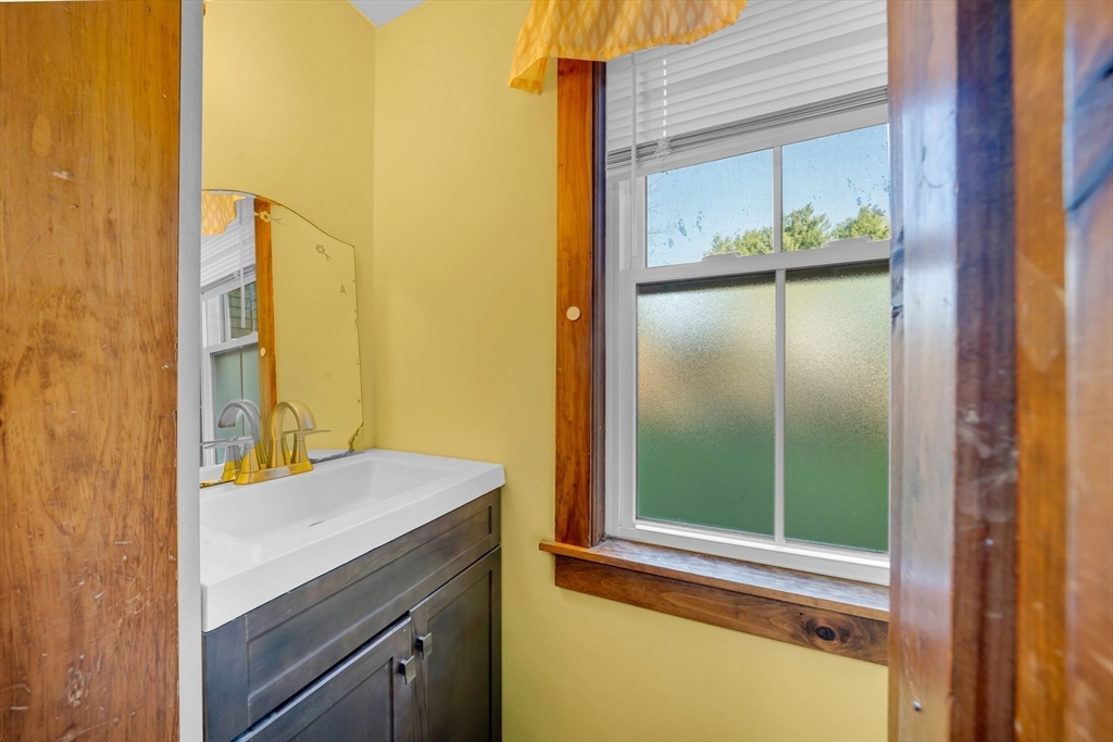 63 South Hampton Road Amesbury, MA 01913 - Photo 24 of 39