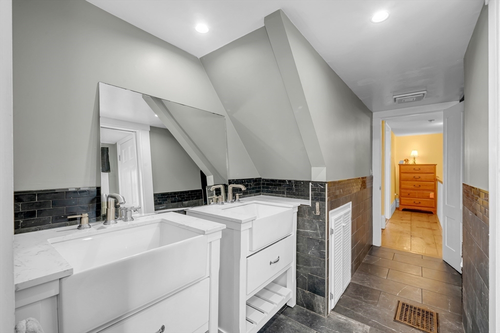 63 South Hampton Road Amesbury, MA 01913 - Photo 27 of 39