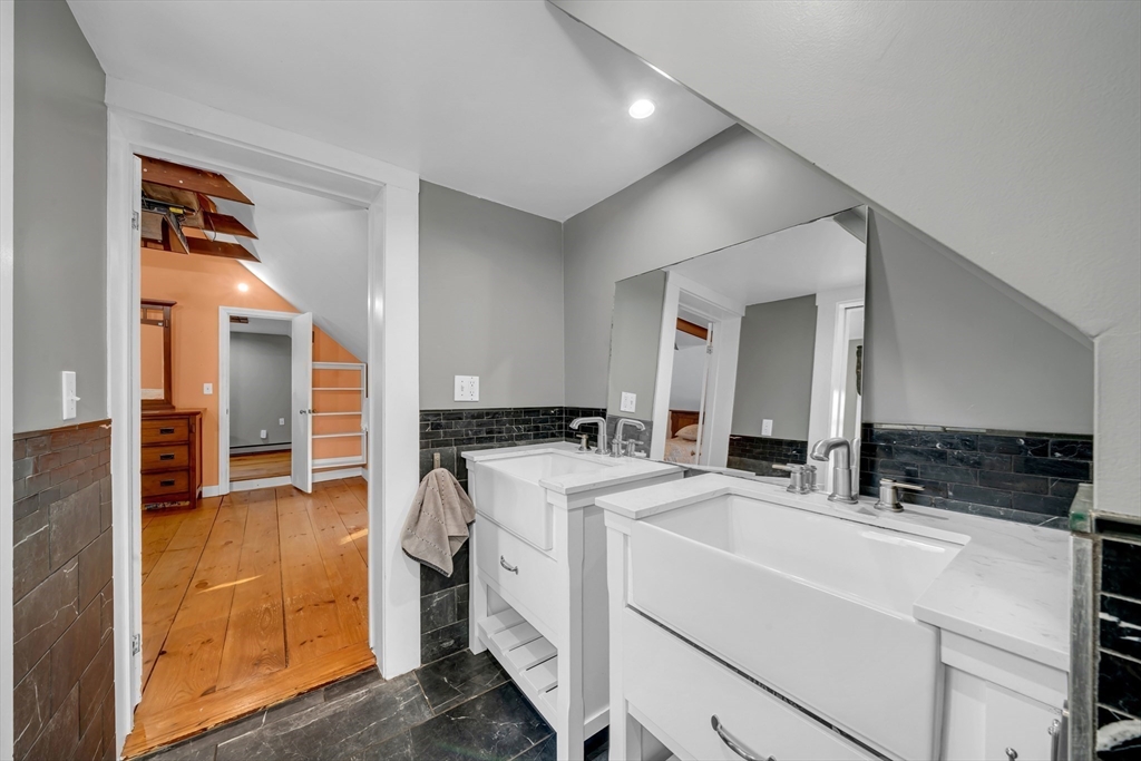 63 South Hampton Road Amesbury, MA 01913 - Photo 4 of 39